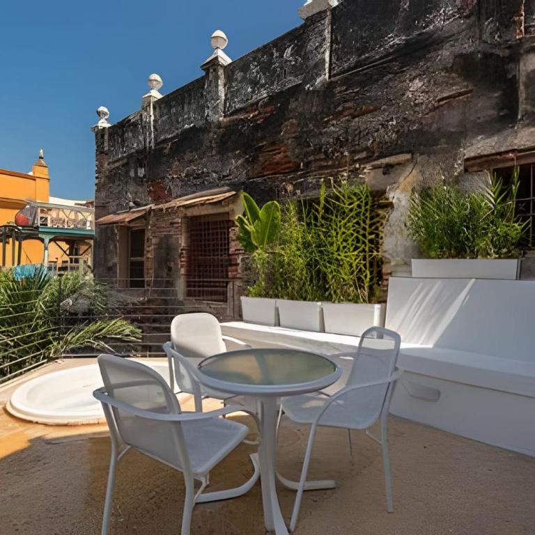 3 Bedroom House in the Walled City with Pool - Deluxe Villa - 40