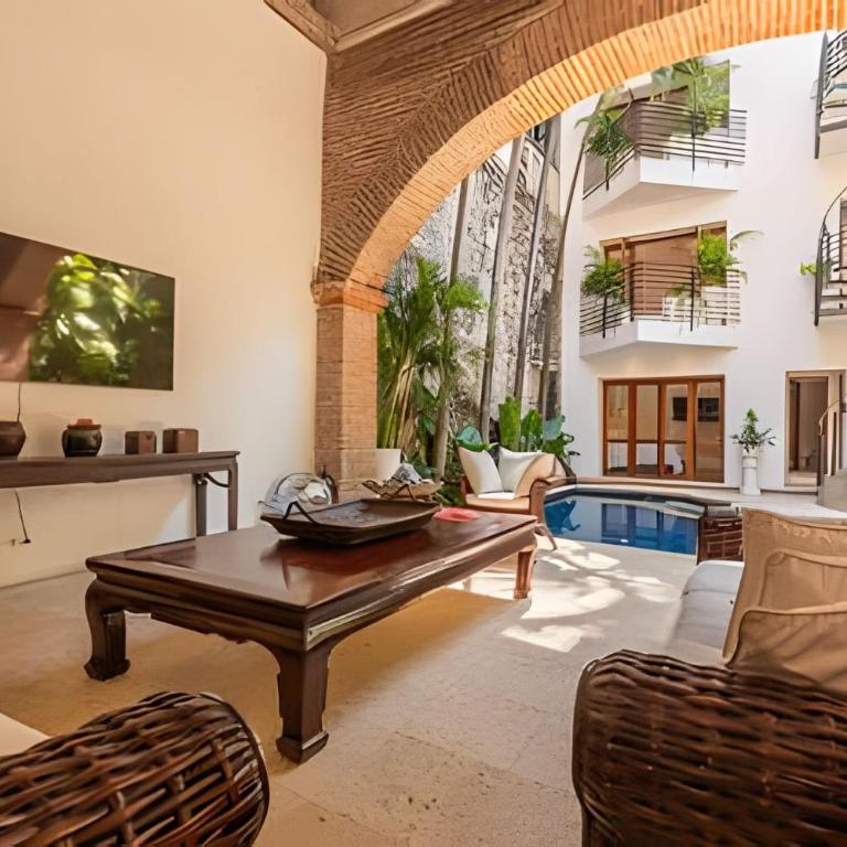 3 Bedroom House in the Walled City with Pool - Deluxe Villa - 44