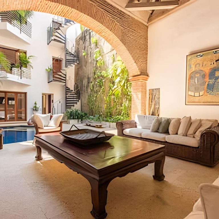 3 Bedroom House in the Walled City with Pool - Deluxe Villa - 48
