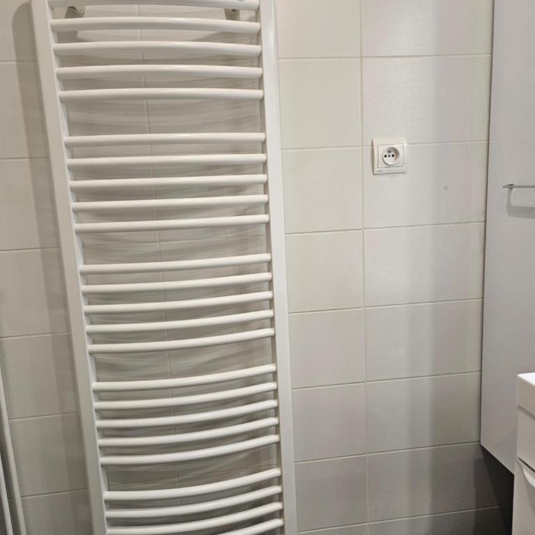Idéal long séjour, Souvenirs de Provence,T2 classé, vue sur les montagnes, toutes commodités! - Appartement 1 Chambre - 29