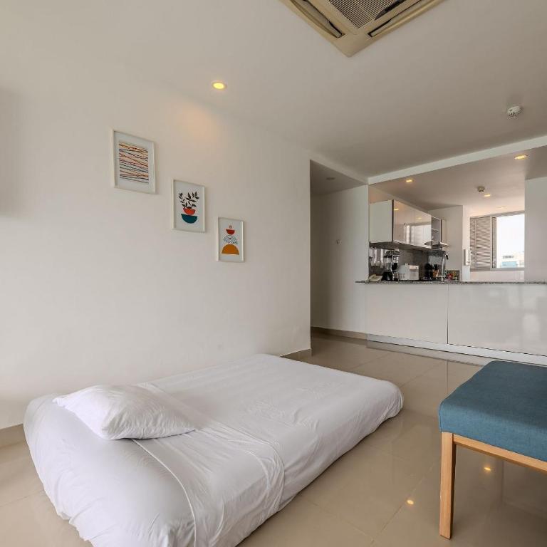 Beautiful 2 Bedroom Apt - 19th Floor Morros City - Apartment - 21