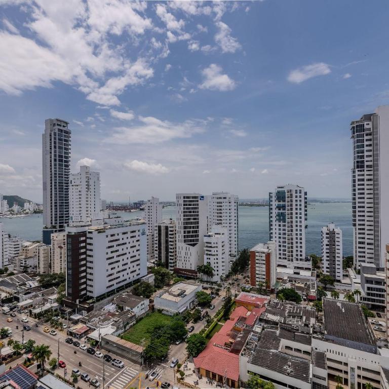 Beautiful 2 Bedroom Apt - 19th Floor Morros City - Apartment - 33