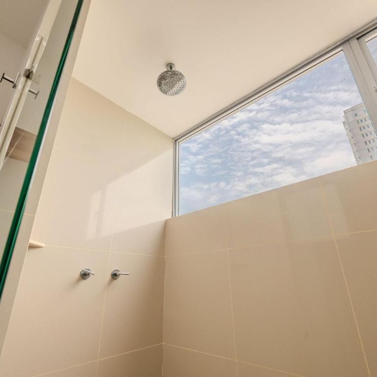 Beautiful 2 Bedroom Apt - 19th Floor Morros City - Apartment - 35