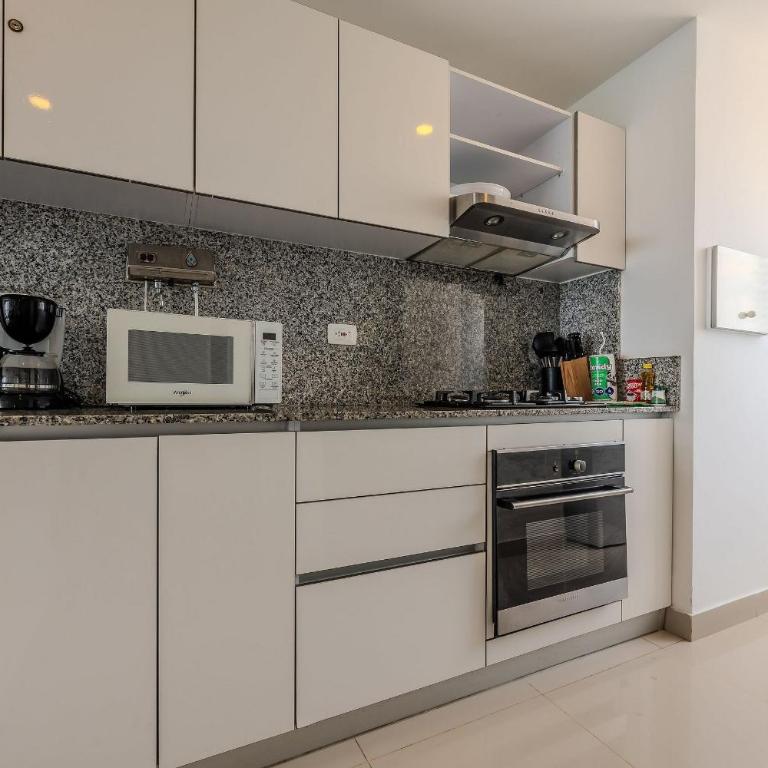 Beautiful 2 Bedroom Apt - 19th Floor Morros City - Apartment - 39