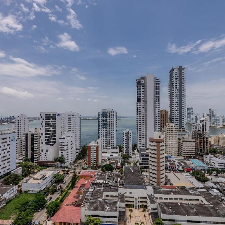 Beautiful 2 Bedroom Apt - 19th Floor Morros City - Apartment - 44