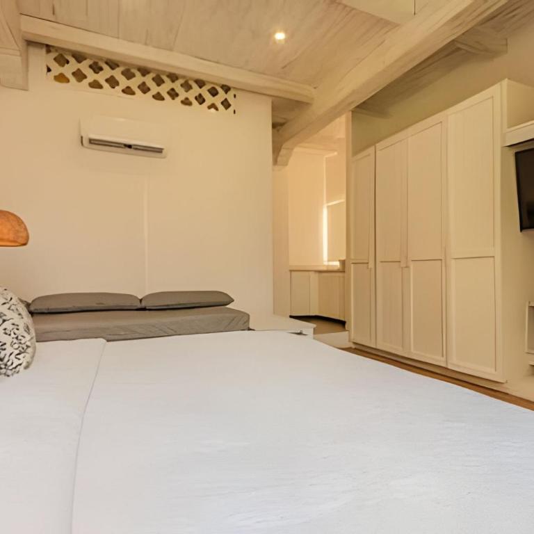 5 Bedroom House in the Walled City with Pool - Deluxe Villa - 15