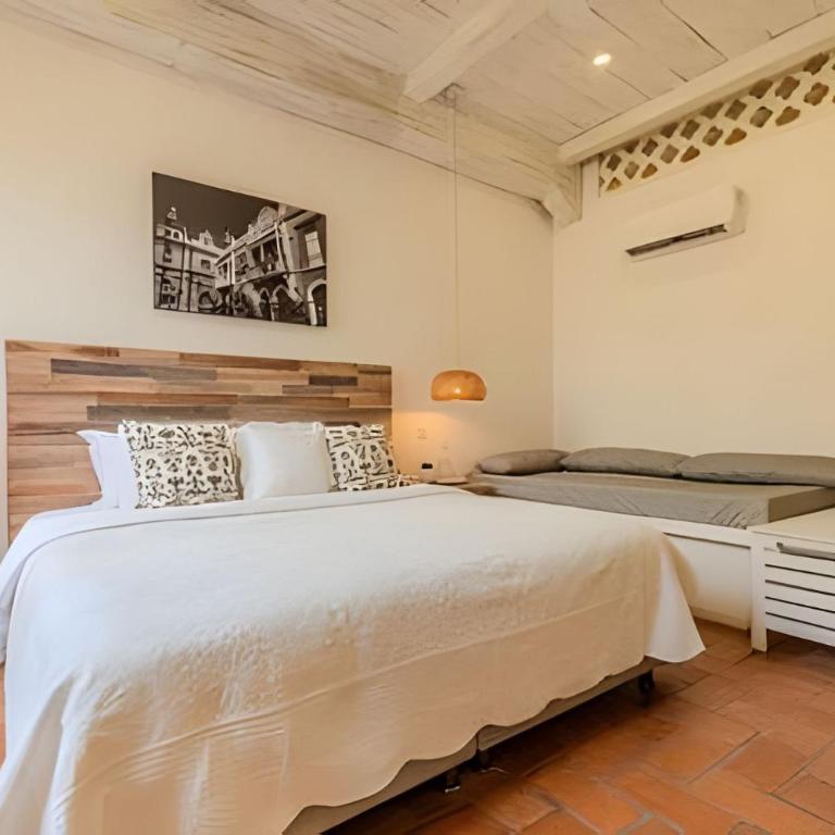 5 Bedroom House in the Walled City with Pool - Deluxe Villa - 14