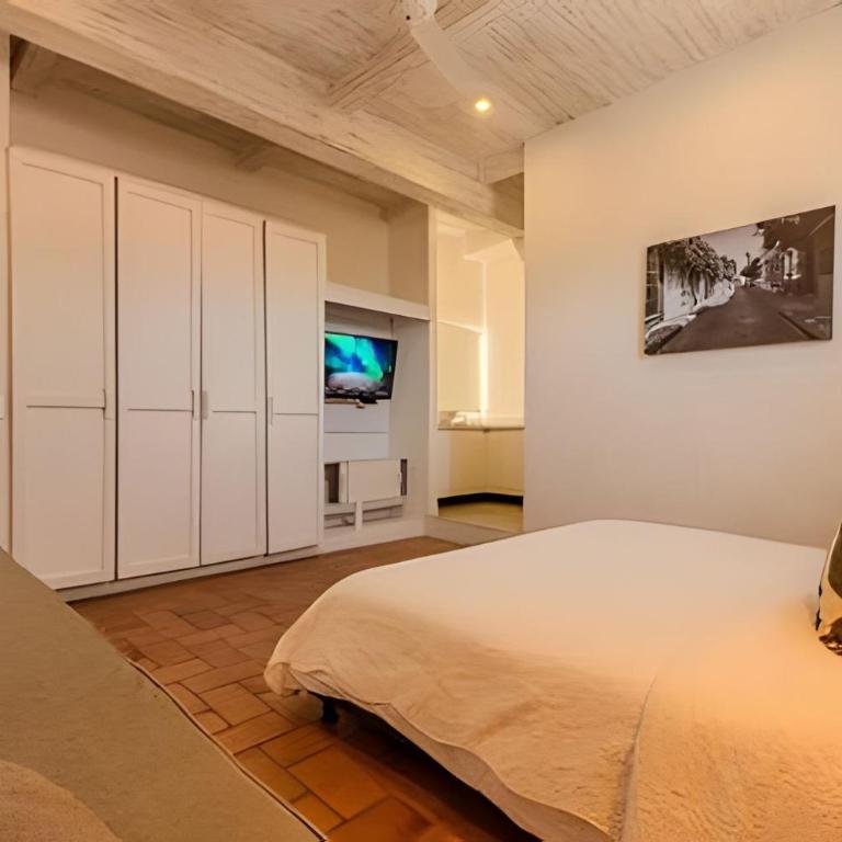 5 Bedroom House in the Walled City with Pool - Deluxe Villa - 21