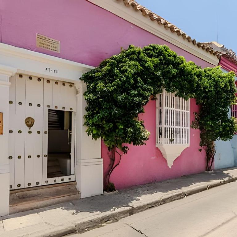 5 Bedroom House in the Walled City with Pool - Deluxe Villa - 22
