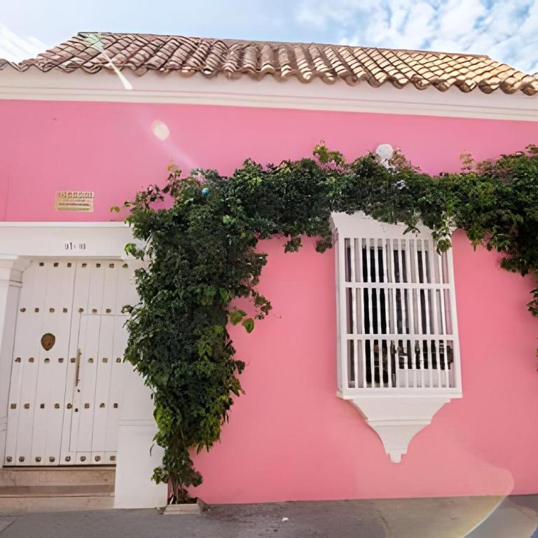 5 Bedroom House in the Walled City with Pool - Deluxe Villa - 25