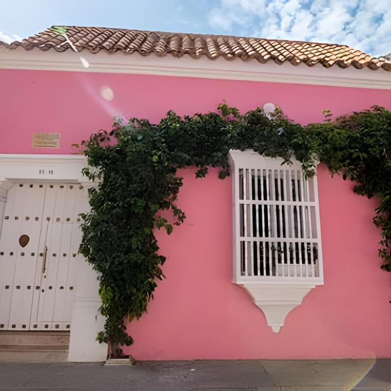 5 Bedroom House in the Walled City with Pool - Deluxe Villa - 27
