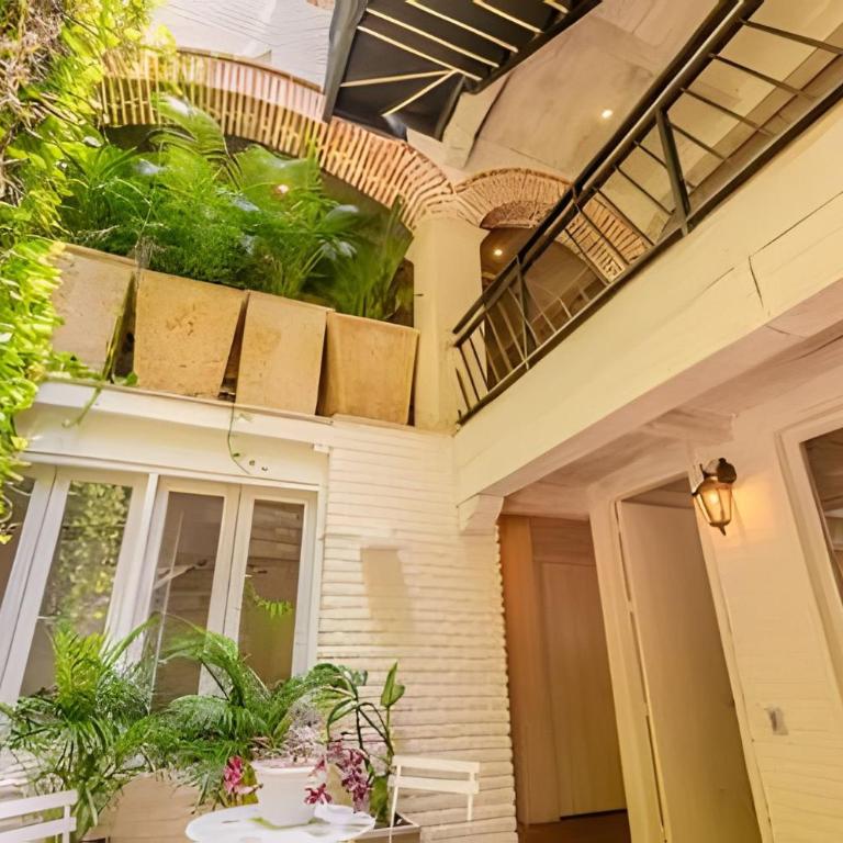 5 Bedroom House in the Walled City with Pool - Deluxe Villa - 31