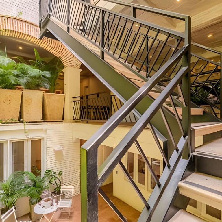 5 Bedroom House in the Walled City with Pool - Deluxe Villa - 32