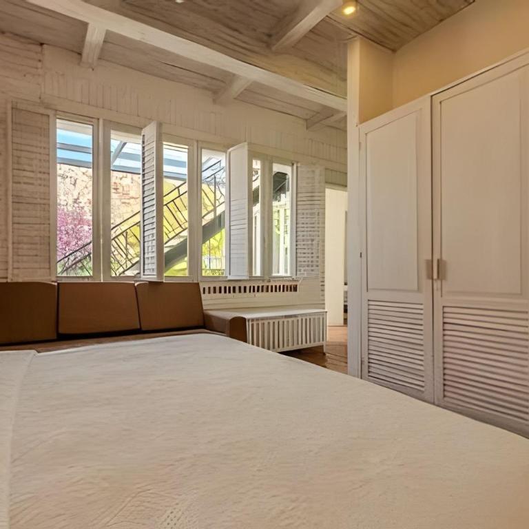 5 Bedroom House in the Walled City with Pool - Deluxe Villa - 36