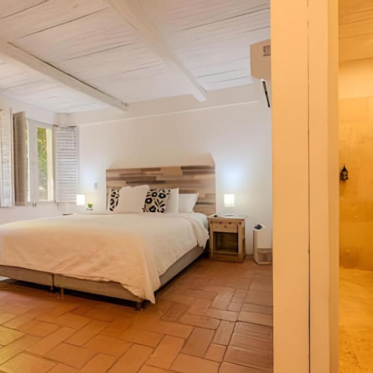 5 Bedroom House in the Walled City with Pool - Deluxe Villa - 38