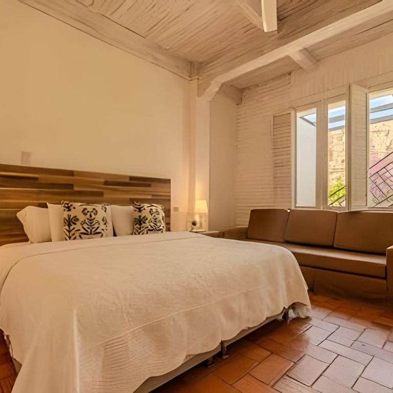5 Bedroom House in the Walled City with Pool - Deluxe Villa - 35