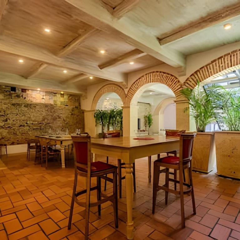 5 Bedroom House in the Walled City with Pool - Deluxe Villa - 64