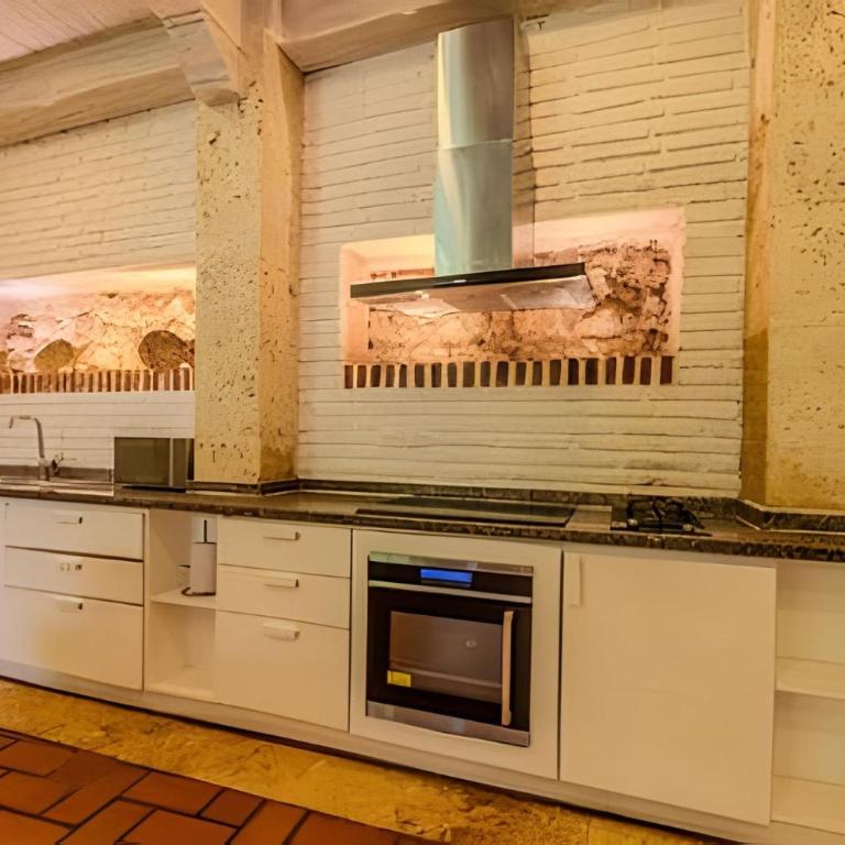 5 Bedroom House in the Walled City with Pool - Deluxe Villa - 67