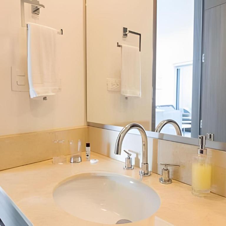 Spectacular 2-Bd Apt on 21st Floor - Morros City - Apartment - 29