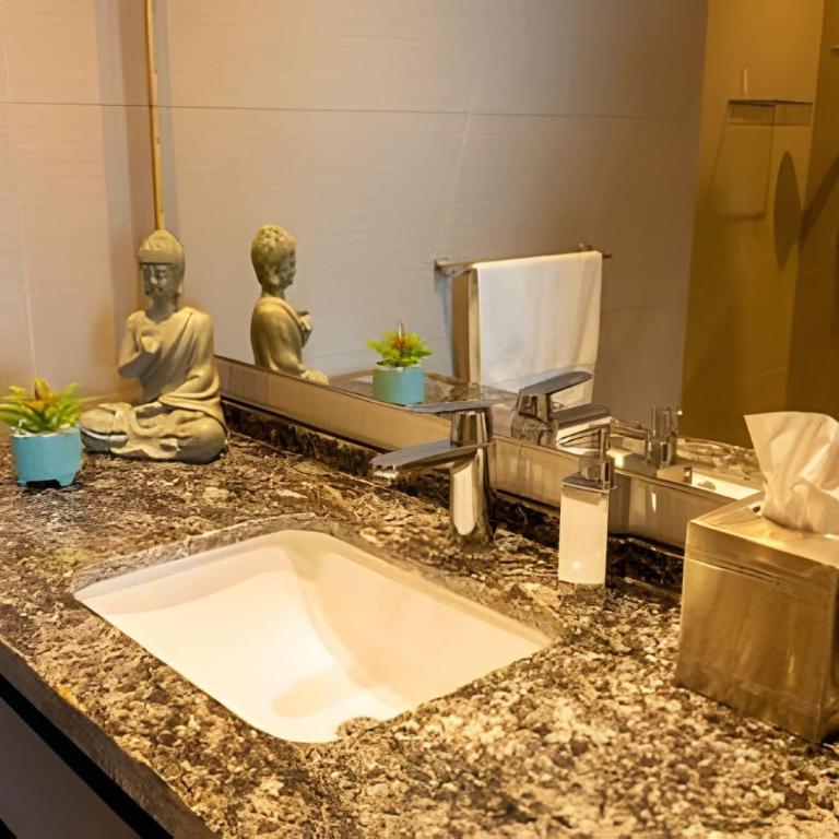 H2 Luxury 1 Bd Apt, 23rd Floor. Complementary maid - Apartment - 38
