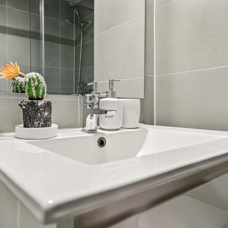 U214 - A pasos del Movistar Arena - 1dorm en Santiago - Wifi- Check in autonomo - Seguridad - Room #1518864801 - 1