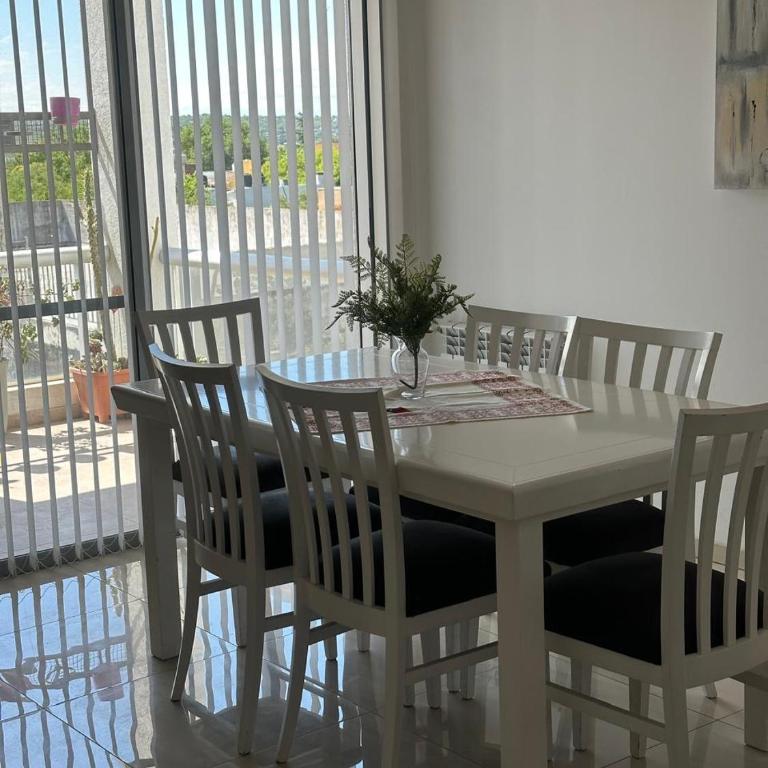 Casa de Mary - Two-Bedroom Apartment - 25