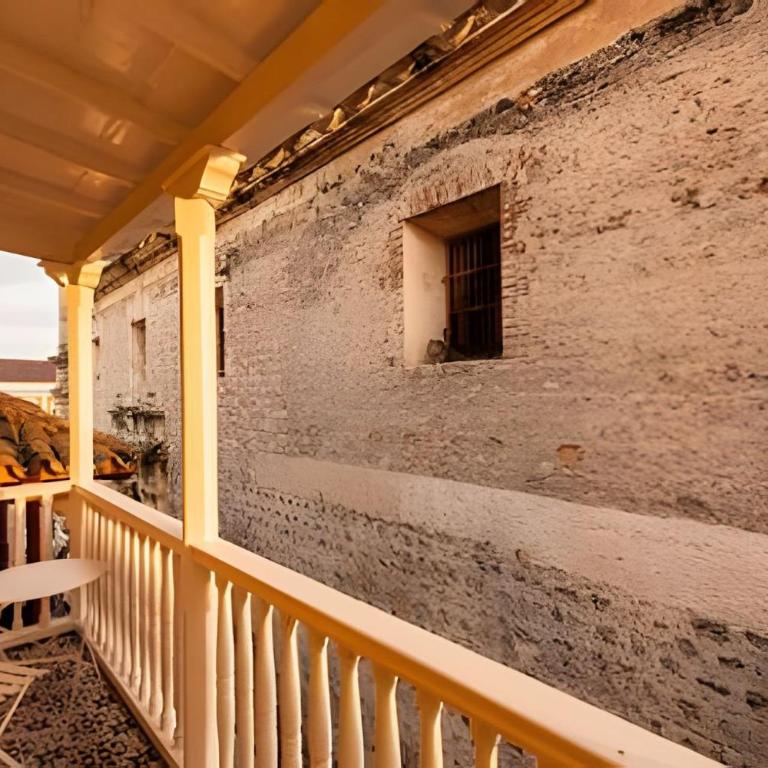 Apt with balcony in the Historic Center - Zaher G - Apartment - 1