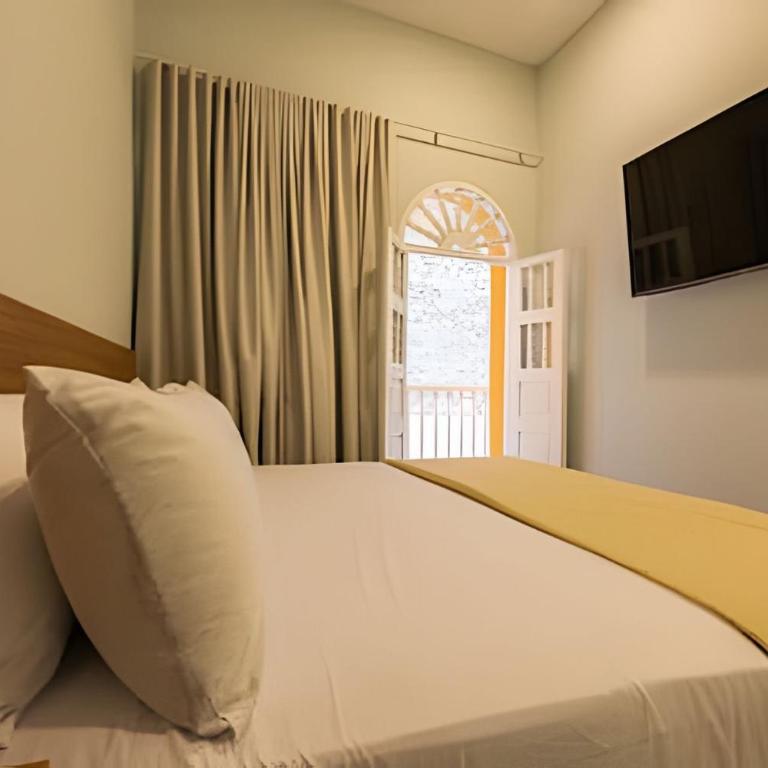 Apt with balcony in the Historic Center - Zaher G - Apartment - 4