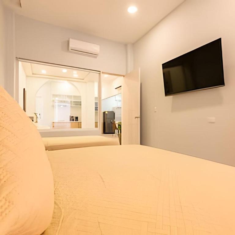 Apt with balcony in the Historic Center - Zaher G - Apartment - 9