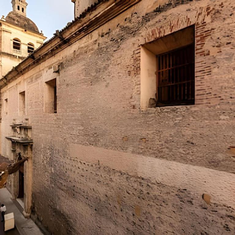 Apt with balcony in the Historic Center - Zaher G - Apartment - 12