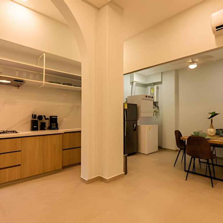 Apt with balcony in the Historic Center - Zaher G - Apartment - 25