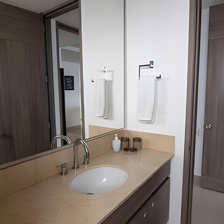 Spectacular 2 bd apt on the 27th Floor-Morros City - Apartment - 13