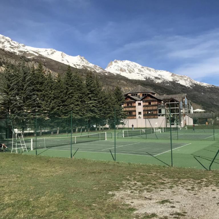 Charmant 3 pièces avec Wi-Fi et parking au Monêtier-les-Bains - FR-1-762-51 - Appartement - 32