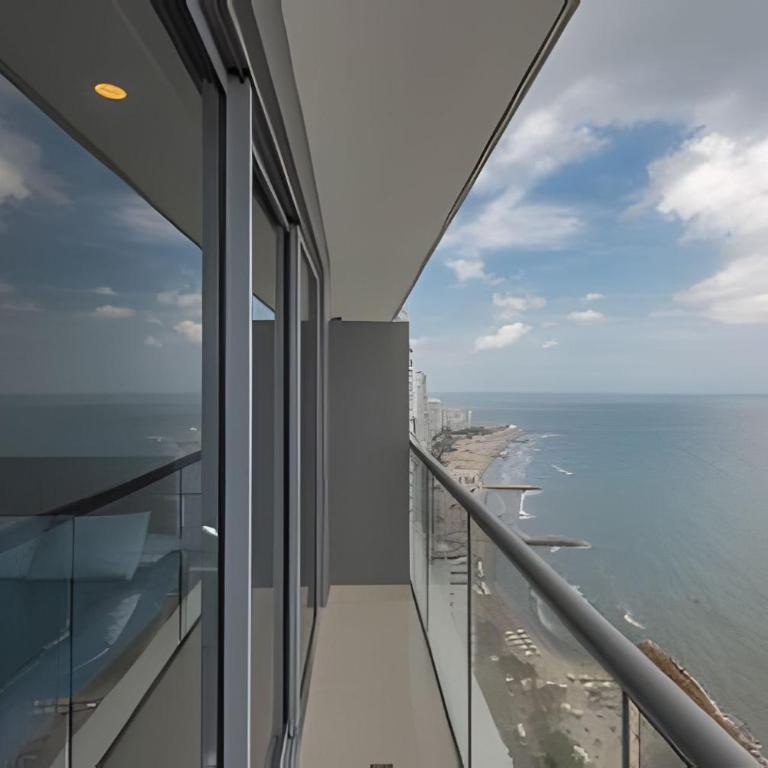 Luxurious 2 Bedroom apt, 32nd Floor - Morros City - Apartment - 39