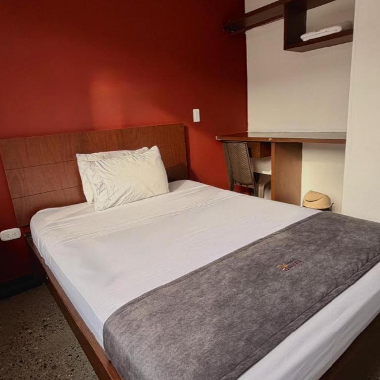 HOTEL RIVERA CENTRAL - Double Room with Private Bathroom - 1