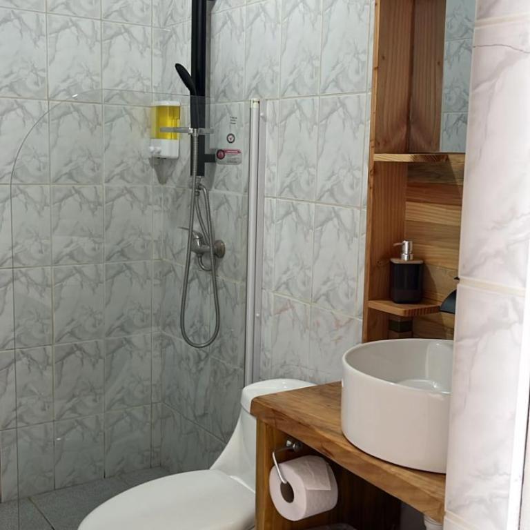 Hostal Malú - Twin Room with Private Bathroom - 14