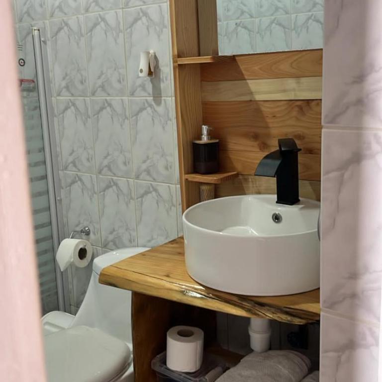 Hostal Malú - Double Room with Private Bathroom - 22