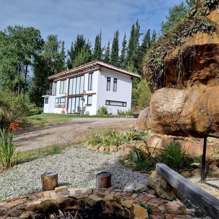 Hermosa cabaña con vista a la montaña - Casa - 16