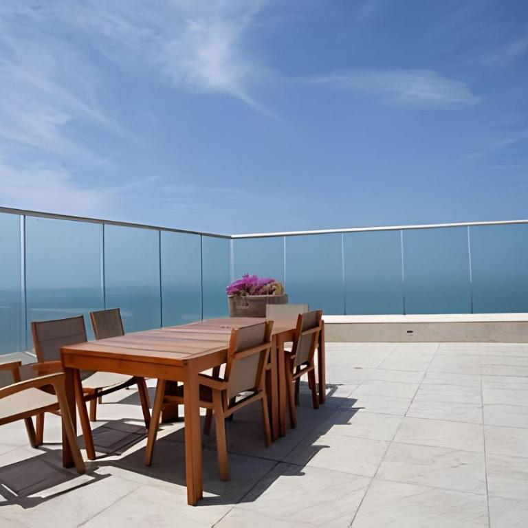 Spectacular apt with Ocean View, 28th Floor! - Apartment - 17