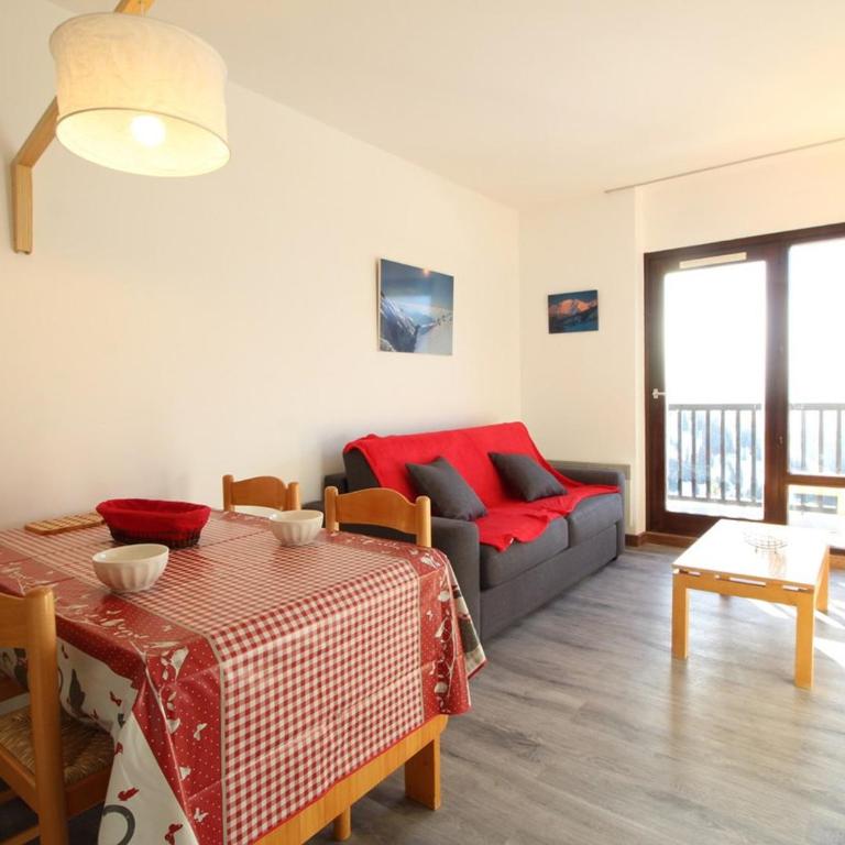 Studio rénové 4 pers avec balcon sud, proche pistes et commerces, casier à skis, parking - FR-1-687-33 - Studio - 1