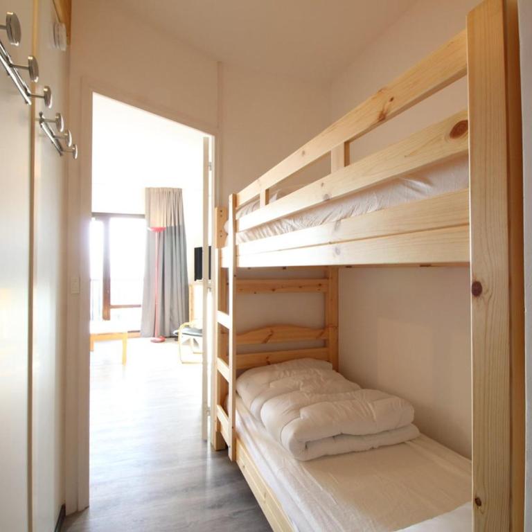Studio rénové 4 pers avec balcon sud, proche pistes et commerces, casier à skis, parking - FR-1-687-33 - Studio - 6