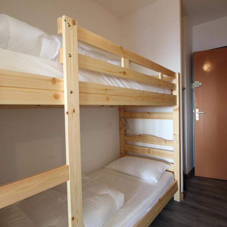 Studio rénové 4 pers avec balcon sud, proche pistes et commerces, casier à skis, parking - FR-1-687-33 - Studio - 10