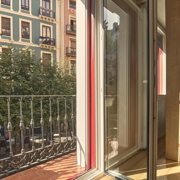 Enea Living - Family Apartment with Balcony and City Views - 41