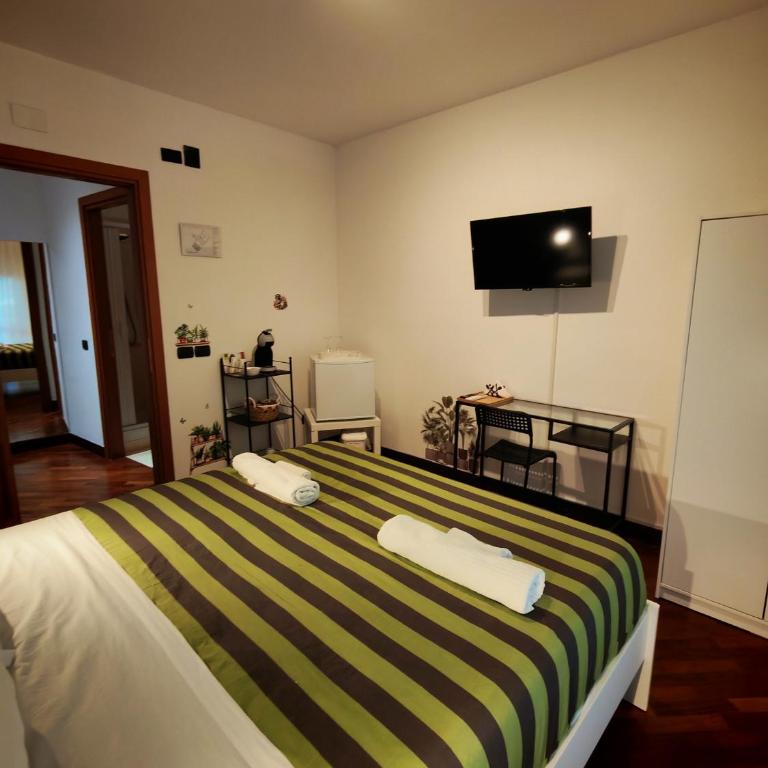 Leonardo Rome Holidays - Deluxe Double Room with Shower - 8