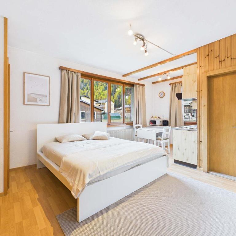 Comfortable studio with balcony and panoramic view - Apartment - 2