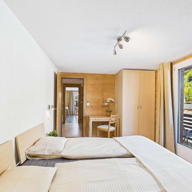 Family-friendly apartment with mountain views - Apartment - 4