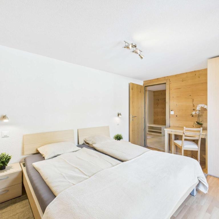 Family-friendly apartment with mountain views - Apartment - 5