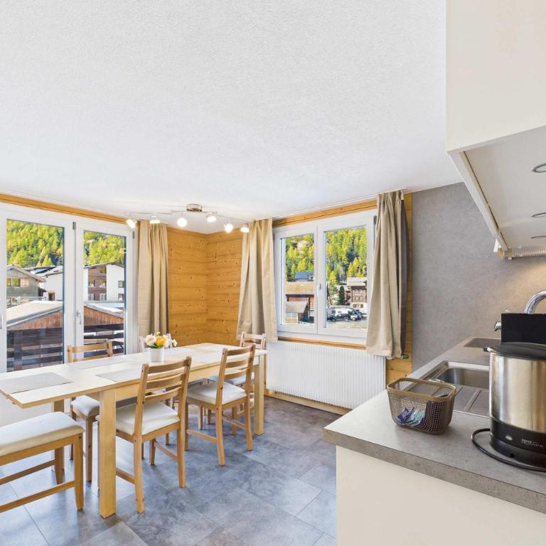 Family-friendly apartment with mountain views - Apartment - 9
