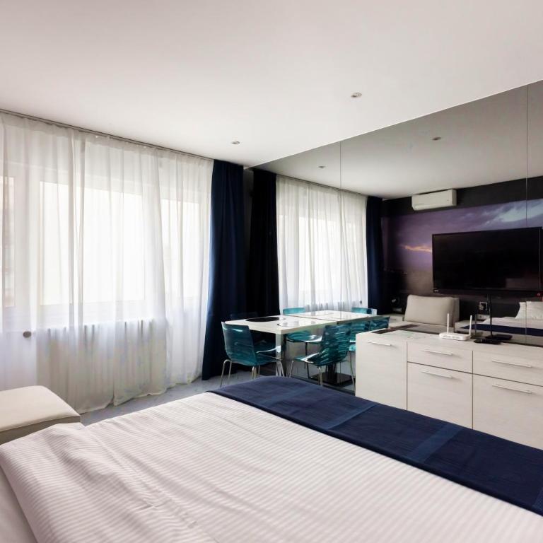 Square 19 - Studio Apartment - 2