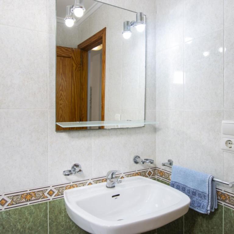 Vicente Blasco ID5 - Two-Bedroom Apartment with Balcony - 16